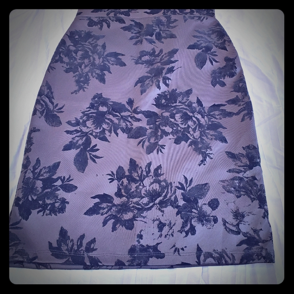 Black pencil stretchy skirt black velvet flowers